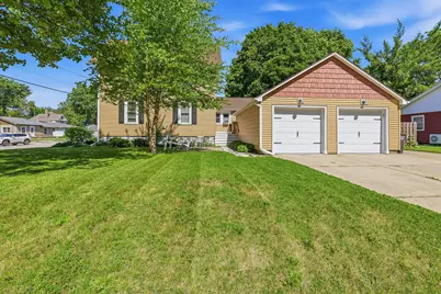 207 E Jefferson St, Oconomowoc, WI 53066 - Photo 3