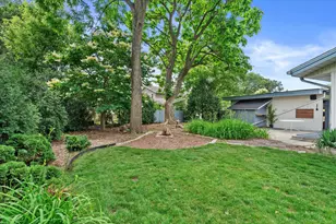 3240 S Hickory Rd, New Berlin, WI 53151 - Photo 33