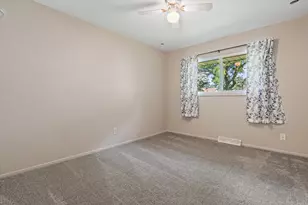 3240 S Hickory Rd, New Berlin, WI 53151 - Photo 15