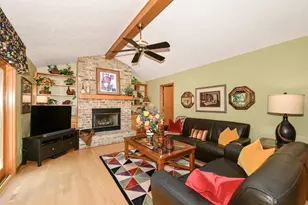 14335 W Meadowshire Ct, New Berlin, WI 53151 - Photo 21