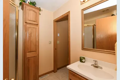 14335 W Meadowshire Ct, New Berlin, WI 53151 - Photo 25