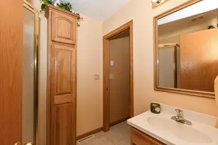 14335 W Meadowshire Ct, New Berlin, WI 53151 - Photo 25