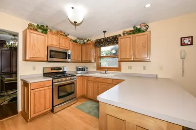 14335 W Meadowshire Ct, New Berlin, WI 53151 - Photo 15