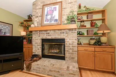 14335 W Meadowshire Ct, New Berlin, WI 53151 - Photo 23