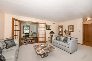 14335 W Meadowshire Ct, New Berlin, WI 53151 - Photo 9