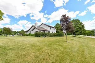 14335 W Meadowshire Ct, New Berlin, WI 53151 - Photo 45