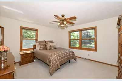 14335 W Meadowshire Ct, New Berlin, WI 53151 - Photo 29