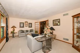 14335 W Meadowshire Ct, New Berlin, WI 53151 - Photo 7