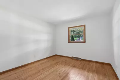 13295 W Old Oak Ct, New Berlin, WI 53151 - Photo 23