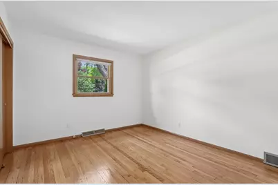 13295 W Old Oak Ct, New Berlin, WI 53151 - Photo 25
