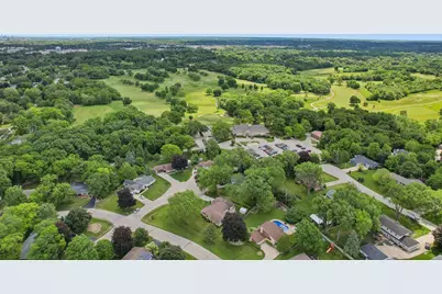 13295 W Old Oak Ct, New Berlin, WI 53151 - Photo 3