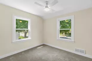 2126 S 80th St, West Allis, WI 53219 - Photo 9