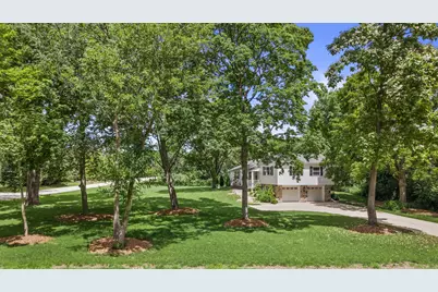 1800  Fairfax Dr, Elm Grove, WI 53122 - Photo 33