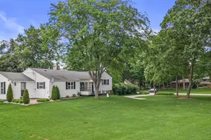 1800 Fairfax Dr, Elm Grove, WI 53122 - Photo 35
