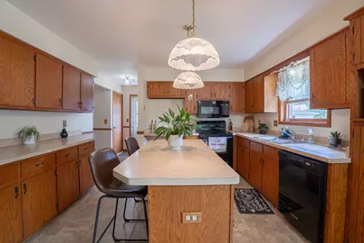1139 S 120th St, West Allis, WI 53214 - Photo 7