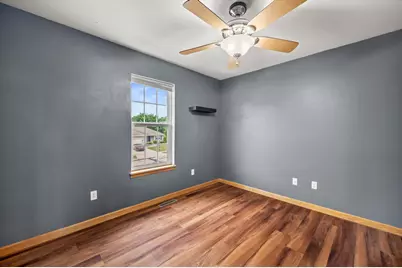 W203N17272  Francis Dr, Jackson, WI 53037 - Photo 23