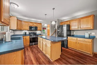 W203N17272  Francis Dr, Jackson, WI 53037 - Photo 11