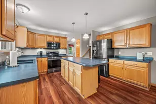 W203N17272 Francis Dr, Jackson, WI 53037 - Photo 11