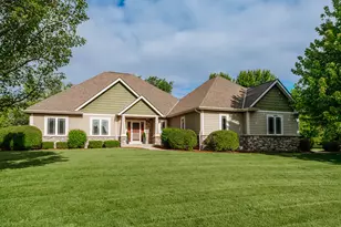 W193N5889 Canary Dr, Menomonee Falls, WI 53051 - Photo 1