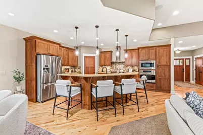 W193N5889  Canary Dr, Menomonee Falls, WI 53051 - Photo 9