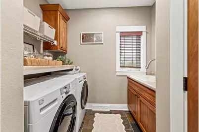 W193N5889  Canary Dr, Menomonee Falls, WI 53051 - Photo 23