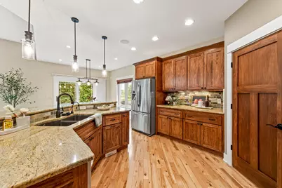 W193N5889  Canary Dr, Menomonee Falls, WI 53051 - Photo 11