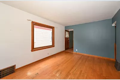 6633  Hillside Ln, Wauwatosa, WI 53213 - Photo 7