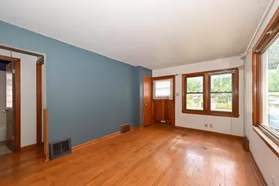 6633  Hillside Ln, Wauwatosa, WI 53213 - Photo 5