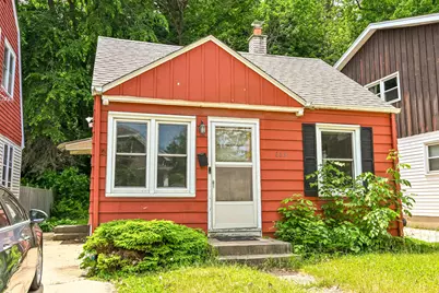 6633  Hillside Ln, Wauwatosa, WI 53213 - Photo 3