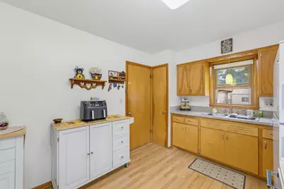 6346 N 80th St, Milwaukee, WI 53218 - Photo 7