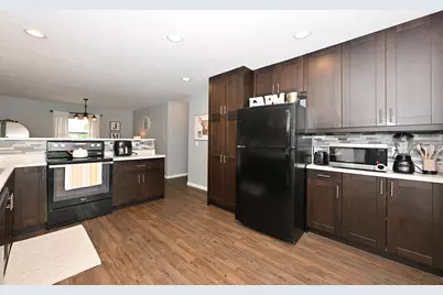 N90W17638  St. Francis Dr, Menomonee Falls, WI 53051 - Photo 11