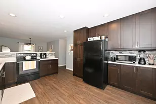 N90W17638 St Francis Dr, Menomonee Falls, WI 53051 - Photo 11