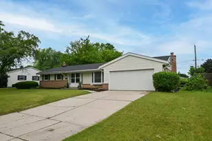 N90W17638 St Francis Dr, Menomonee Falls, WI 53051 - Photo 3