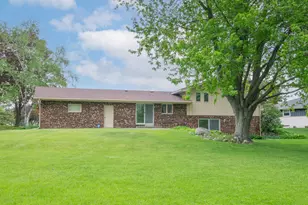 11040 N Riverland Ct, Mequon, WI 53092 - Photo 3