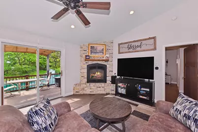 12301 W Waterford Ave, Greenfield, WI 53228 - Photo 15