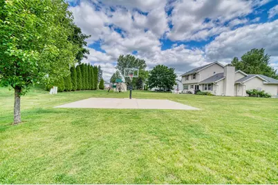 10635 S Shepard Ave, Oak Creek, WI 53154 - Photo 5