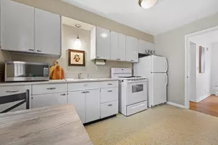 8813 W Hawthorne Ave, Wauwatosa, WI 53226 - Photo 9