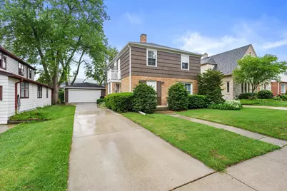 8813 W Hawthorne Ave #8811, Wauwatosa, WI 53226 - Photo 1