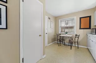8813 W Hawthorne Ave, Wauwatosa, WI 53226 - Photo 11