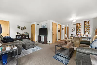 8813 W Hawthorne Ave #8811, Wauwatosa, WI 53226 - Photo 21