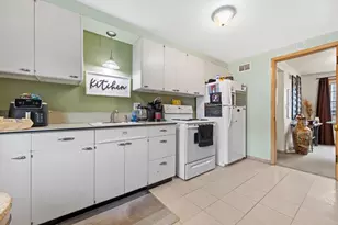 8813 W Hawthorne Ave, Wauwatosa, WI 53226 - Photo 27