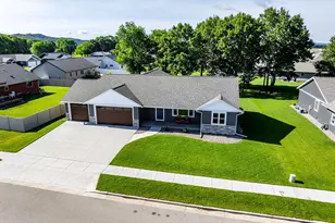 1822 Brooklyn Pl, Holmen, WI 54636 - Photo 1