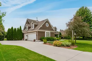 N74W16173 Stonewood Dr, Menomonee Falls, WI 53051 - Photo 47