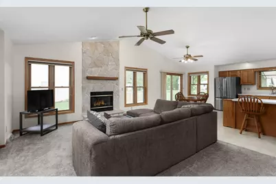 706  Woodbridge Trl, Watertown, WI 53094 - Photo 7