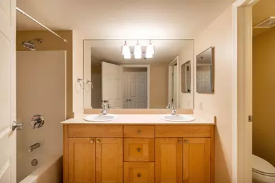 270 E Highland Ave #916, Milwaukee, WI 53202 - Photo 25