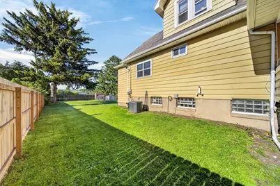 2420  Erie Ave, Sheboygan, WI 53081 - Photo 31