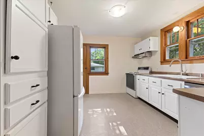 18905 W Linnie Lac Pl, New Berlin, WI 53146 - Photo 13