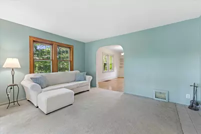 18905 W Linnie Lac Pl, New Berlin, WI 53146 - Photo 9