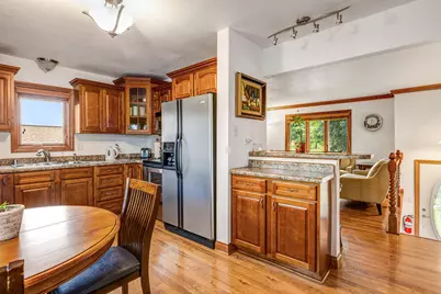 1551 W Goldcrest Ave, Milwaukee, WI 53221 - Photo 9