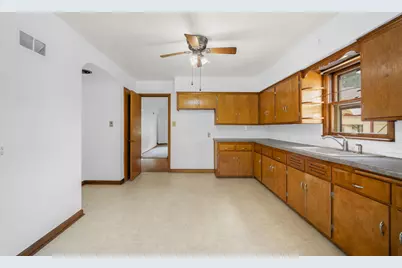 4329 S 47th St #4331, Greenfield, WI 53220 - Photo 5